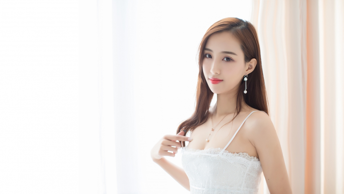 Cat Bao sexy figure sleeping in white suspenders