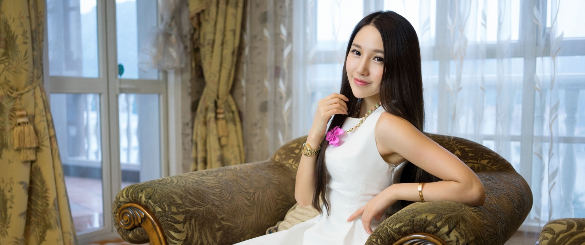 Liu Yining Lynn white dress home