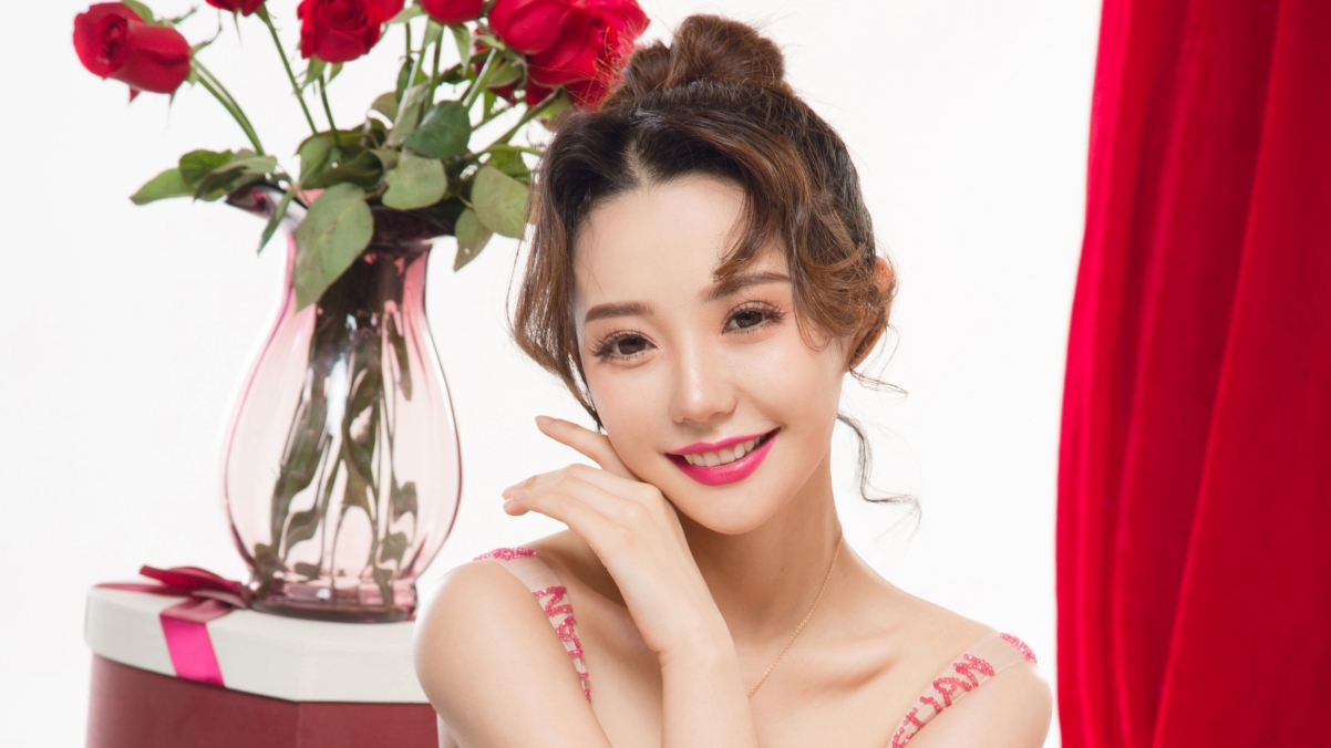 Cute smile 4k wallpaper
