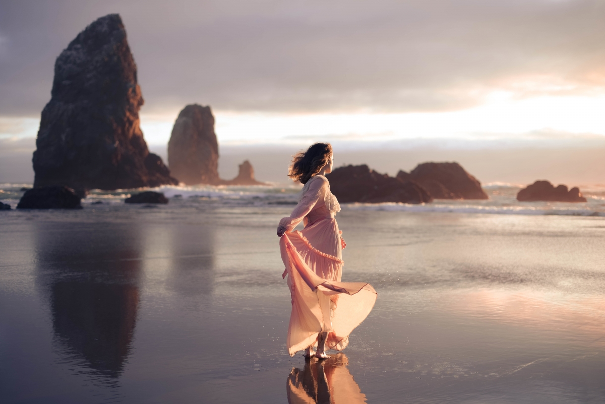 Seaside wind girl dress 4k wall
