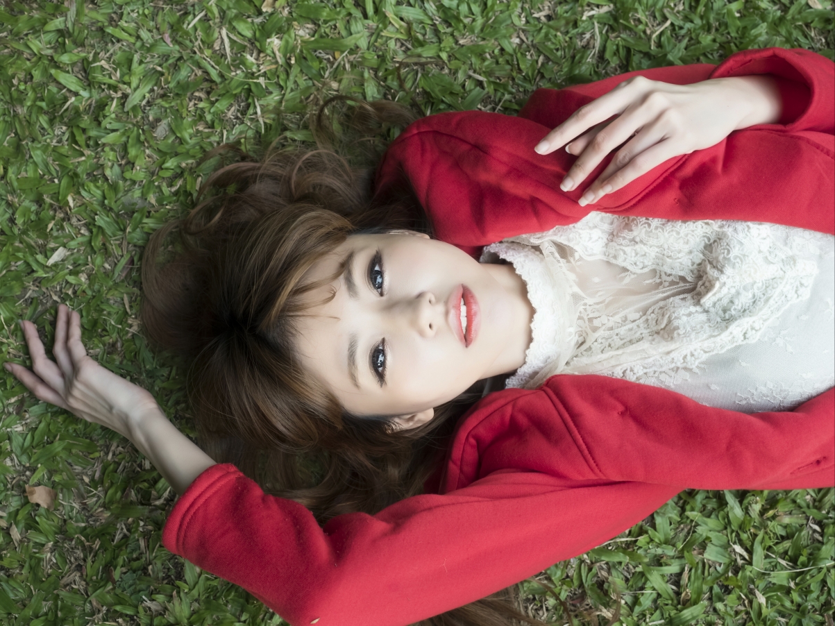 Photographed by a young woman from a grassland college student
