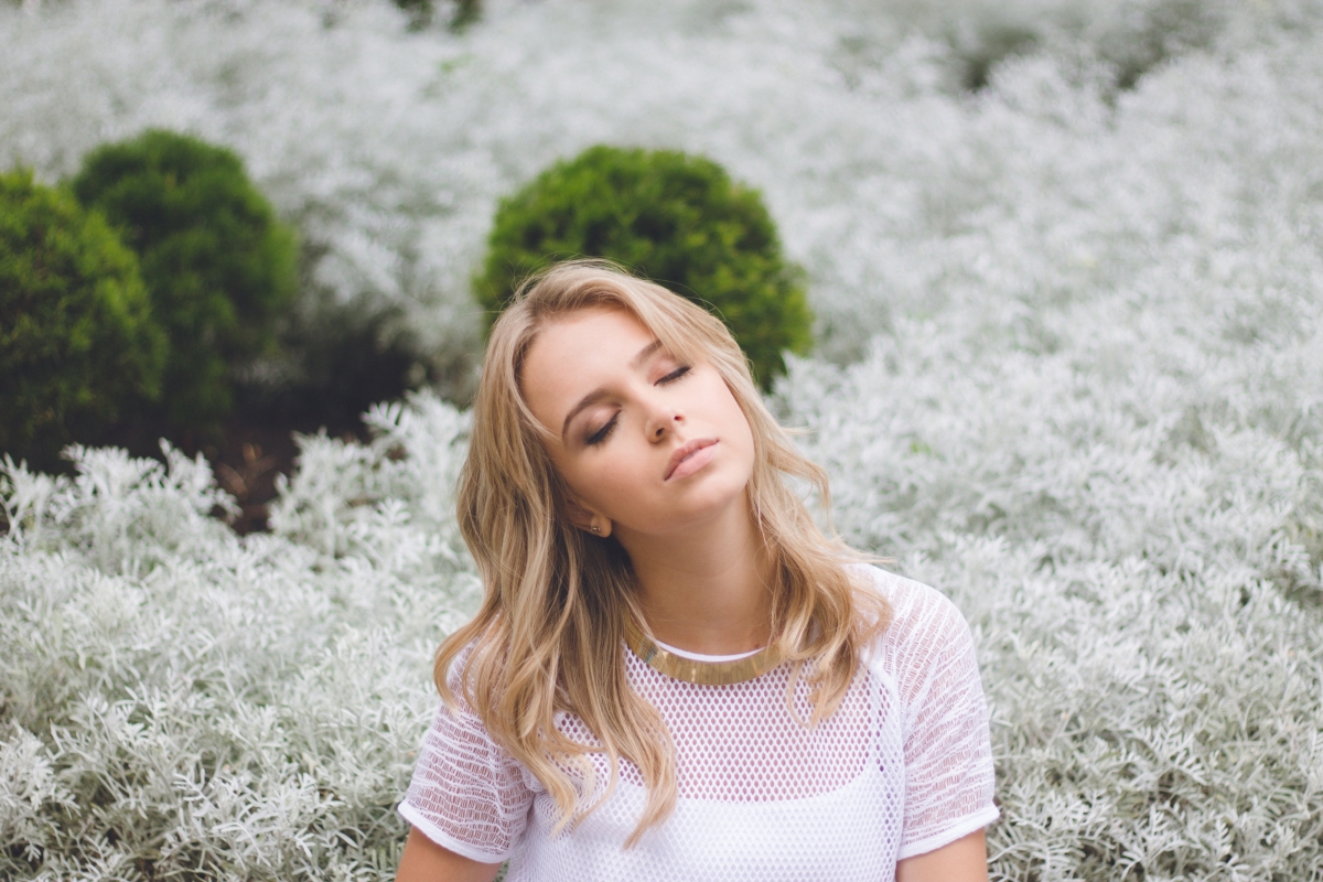 Beautiful blonde girl with closed eyes 4k wallpaper