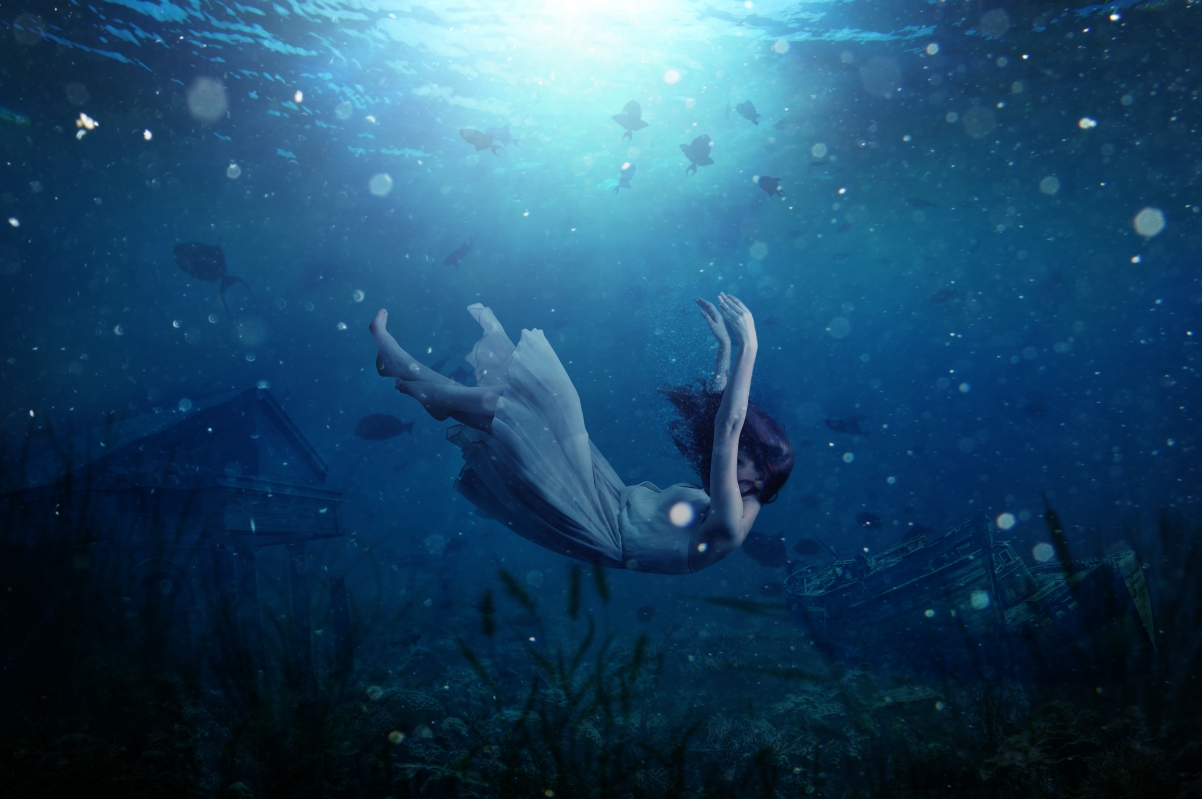 Girl Dreams Underwater 4K Wallpaper