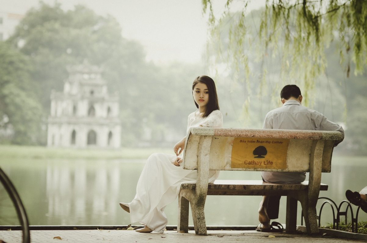 Girl boy lovesickness bench sit