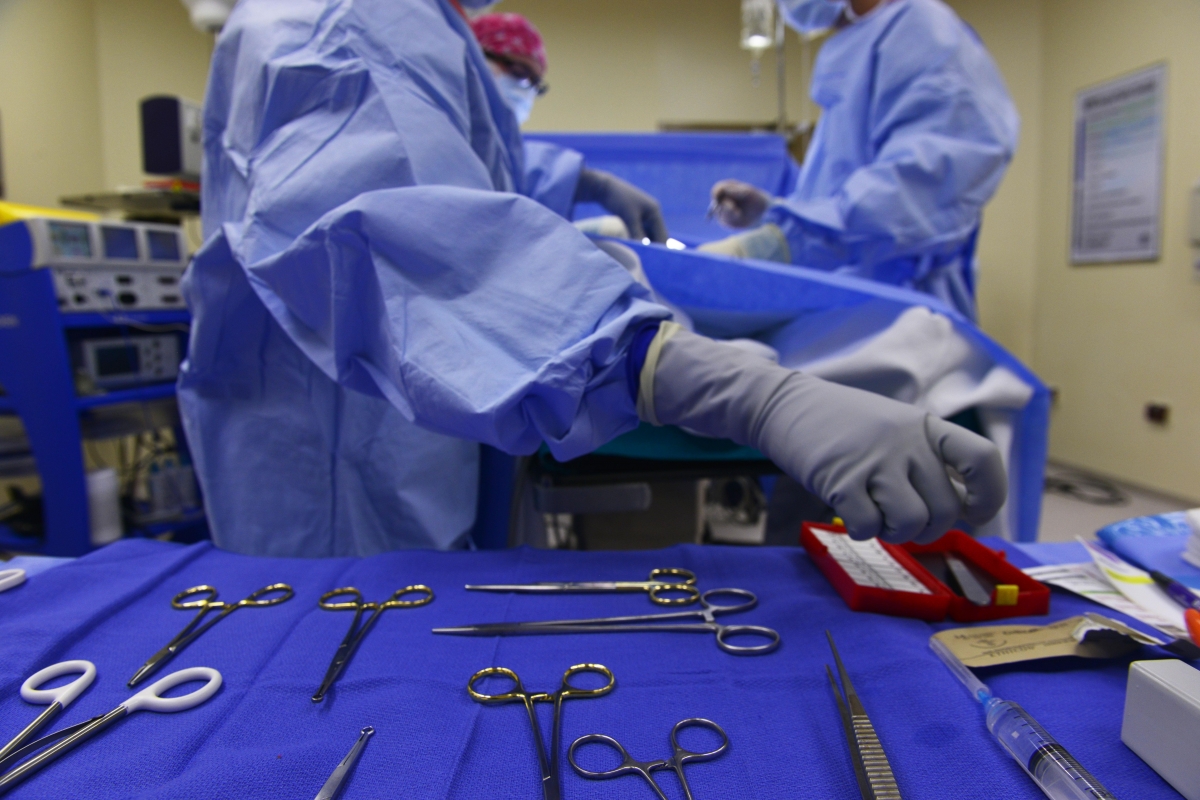Doctor doing surgery pictures