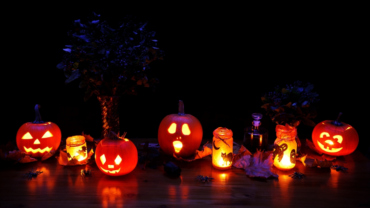Pumpkin lantern at night