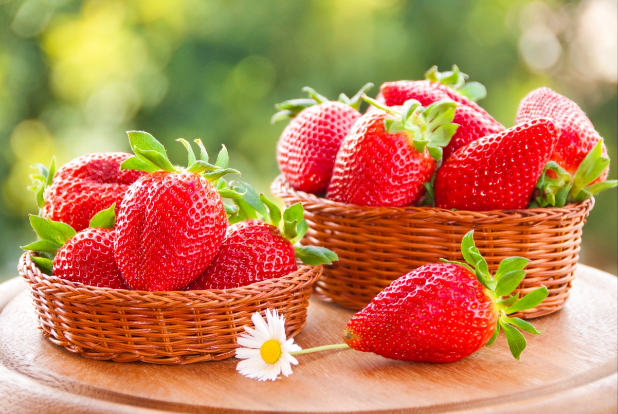 Fresh strawberries, basket, flowers, red
