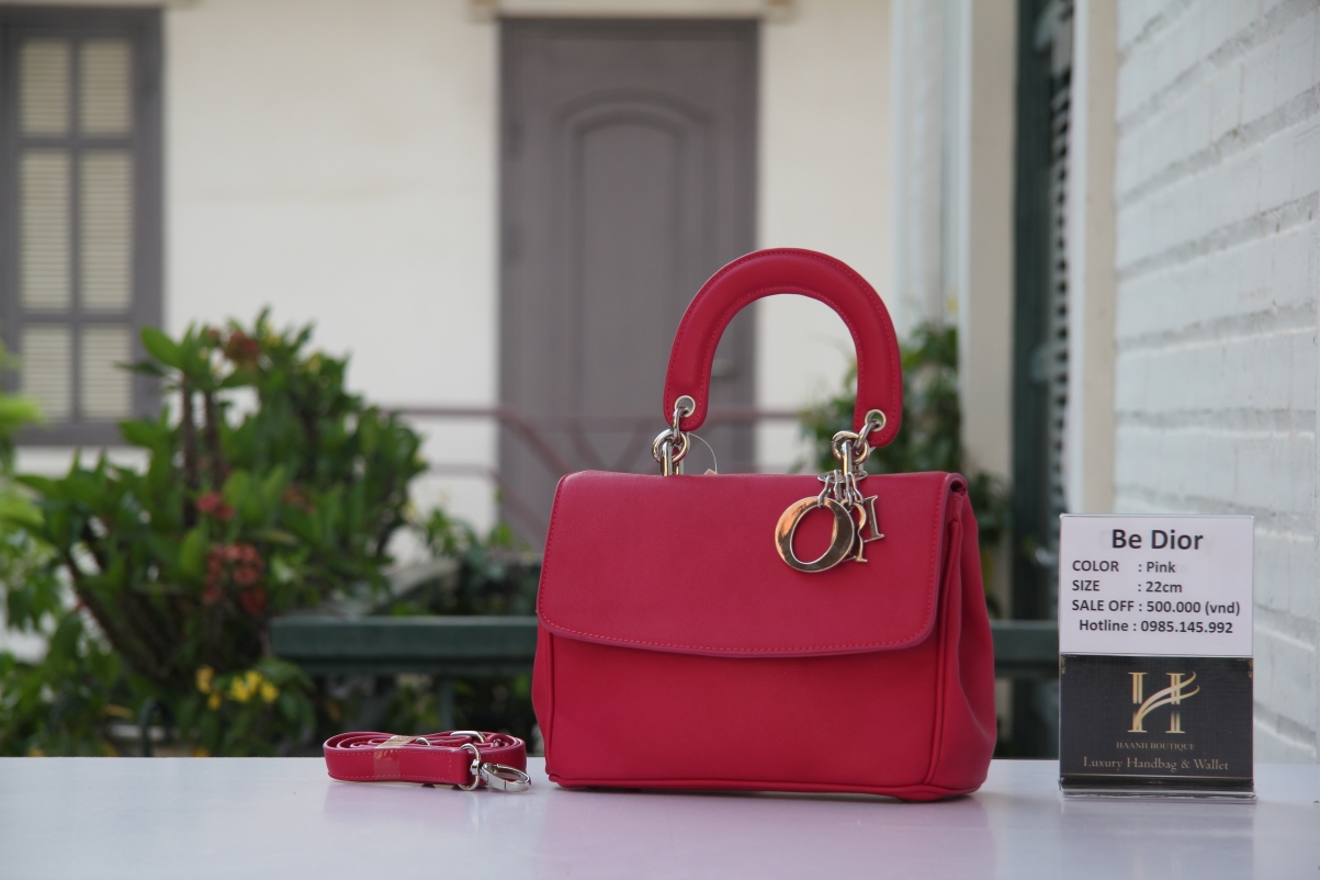 Picture of a red handbag