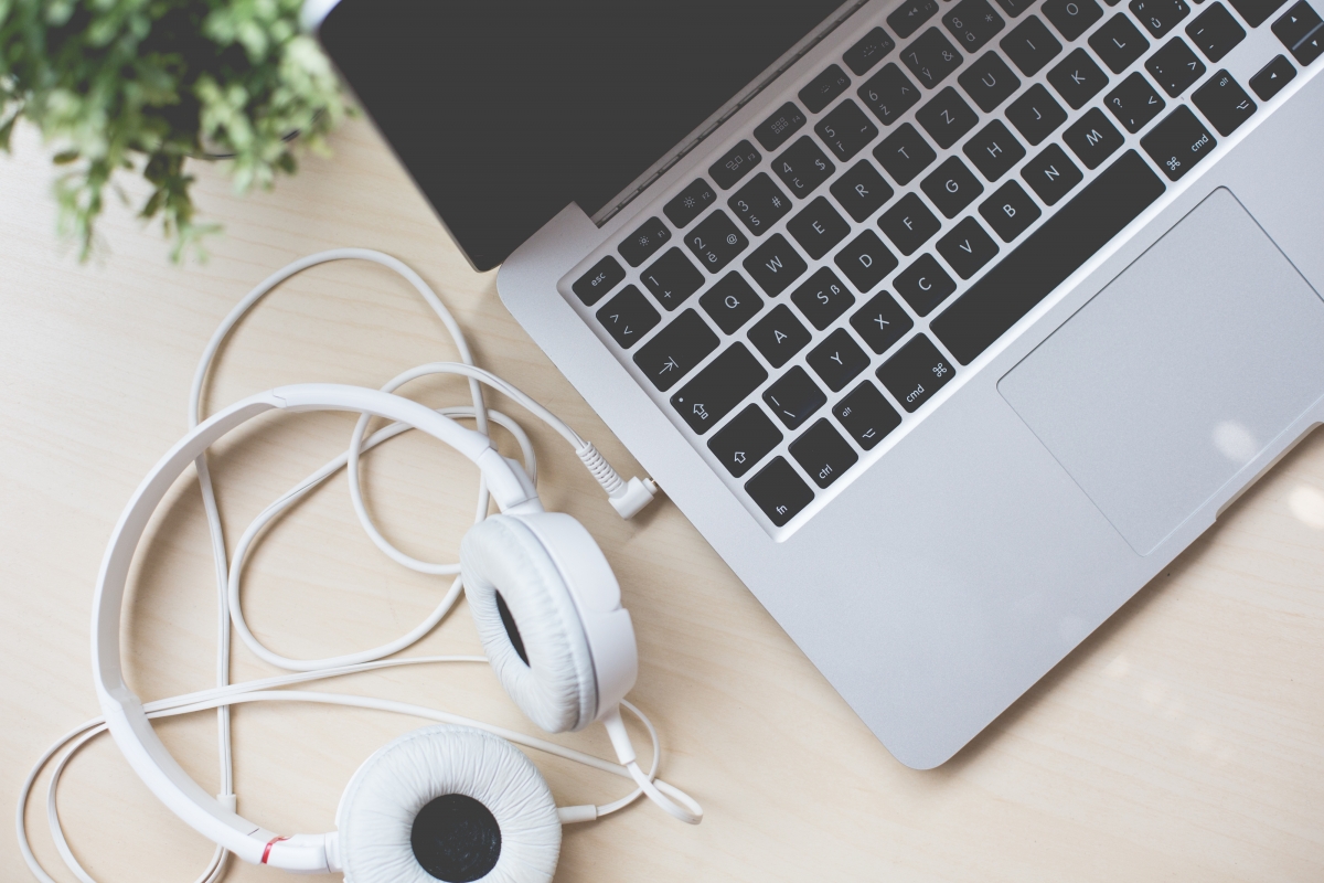MacBook laptop headset
